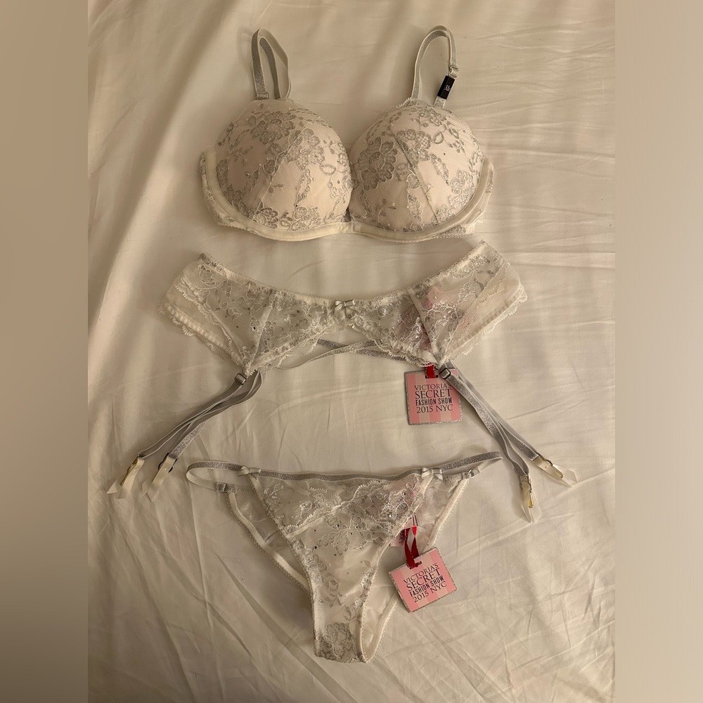 NWT Victoria’s Secret 32C, garter, xs panty set. Fashion Show 2015 ltd edition